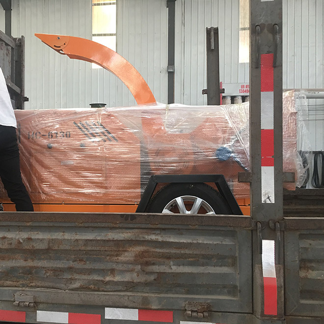 移動式園林樹枝粉碎機裝車發往北京